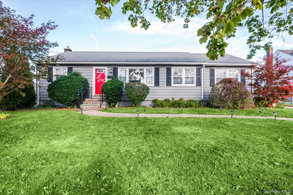 165 Tremont Road, Lindenhurst, NY 11757