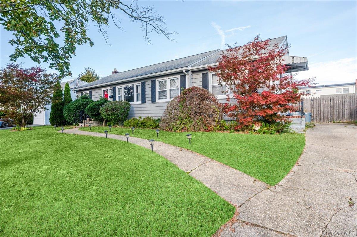 165 Tremont Road, Lindenhurst, NY 11757