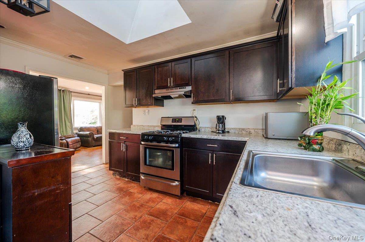 165 Tremont Road, Lindenhurst, NY 11757