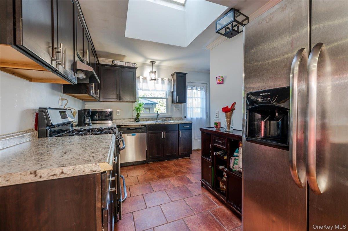 165 Tremont Road, Lindenhurst, NY 11757