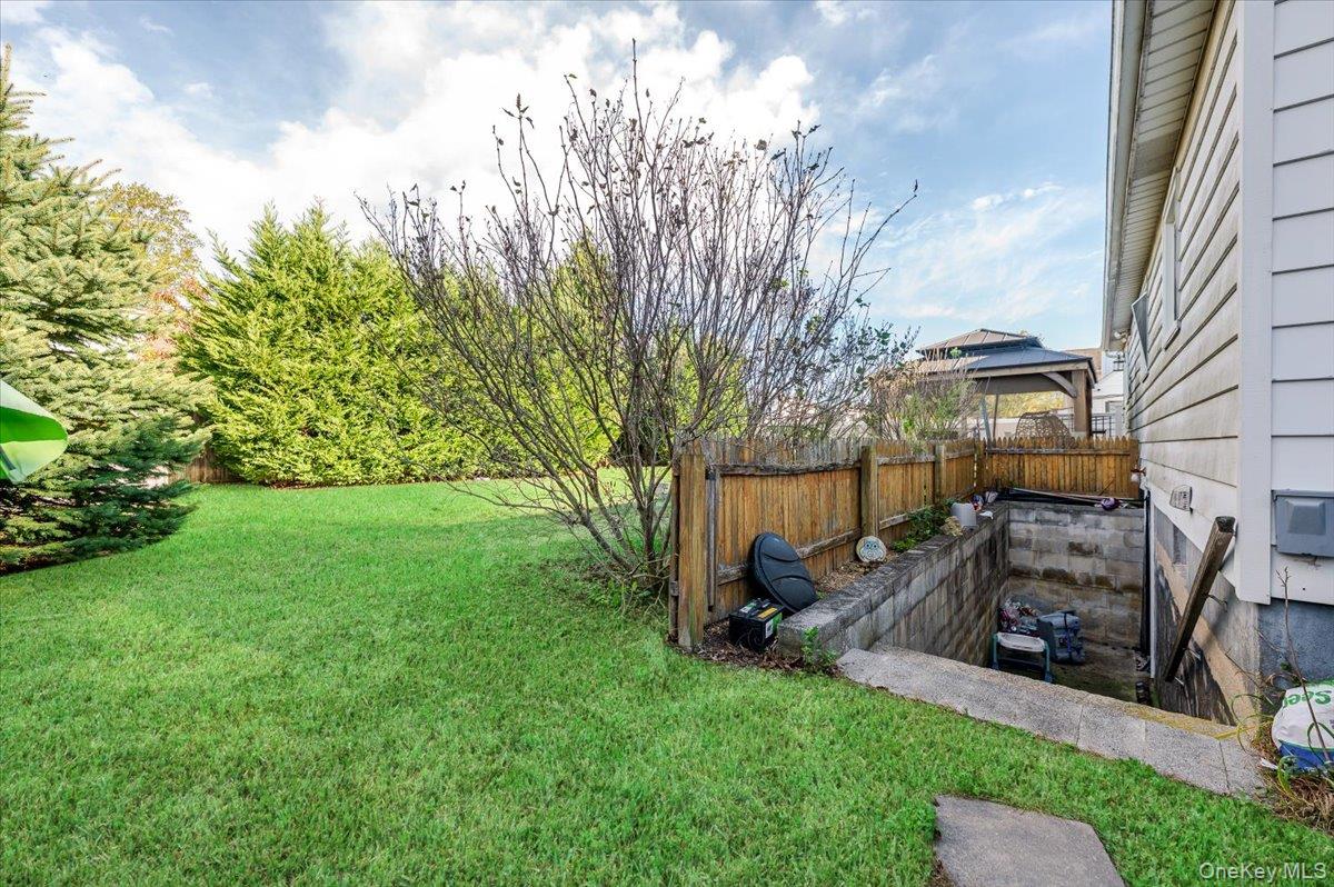 165 Tremont Road, Lindenhurst, NY 11757