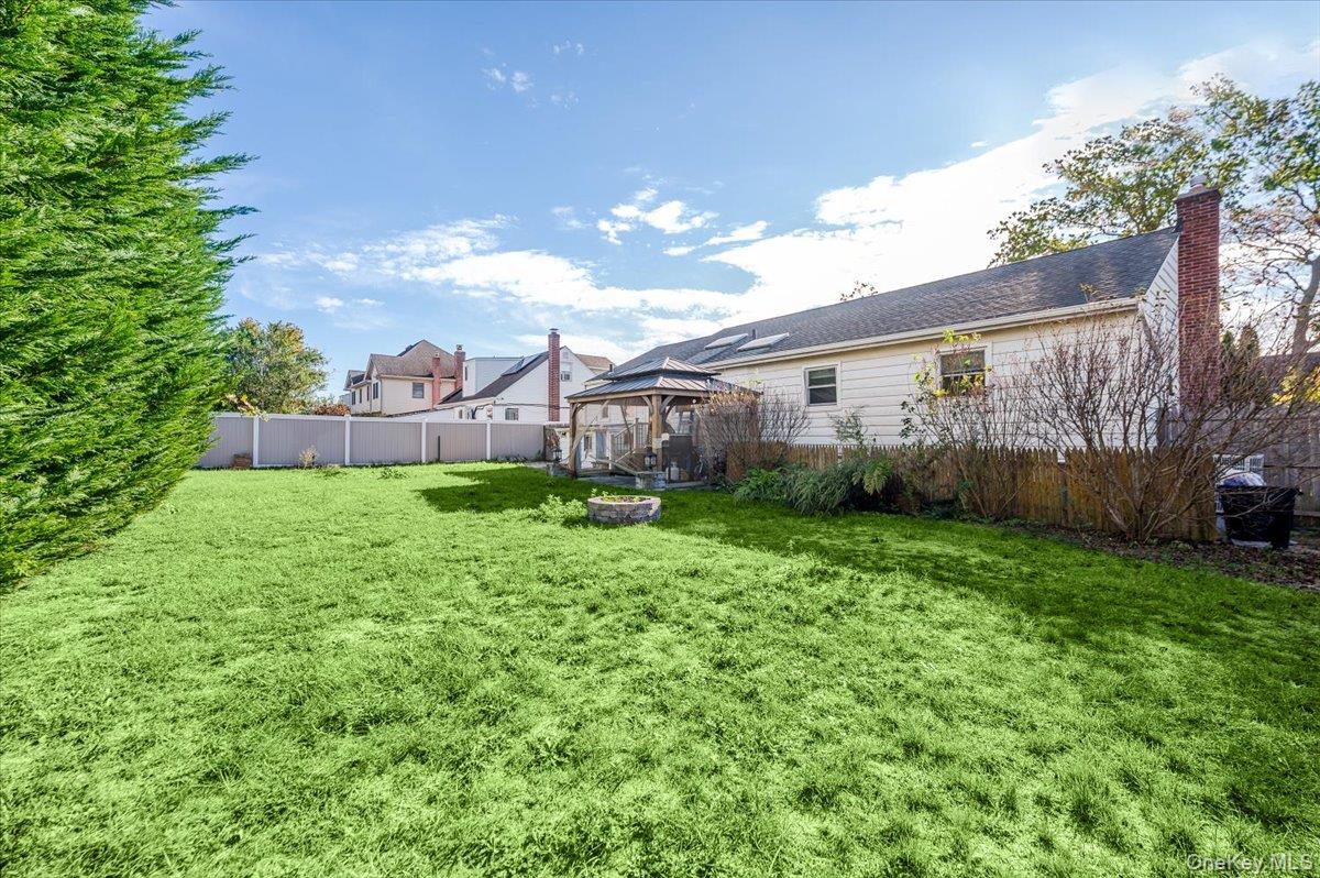 165 Tremont Road, Lindenhurst, NY 11757