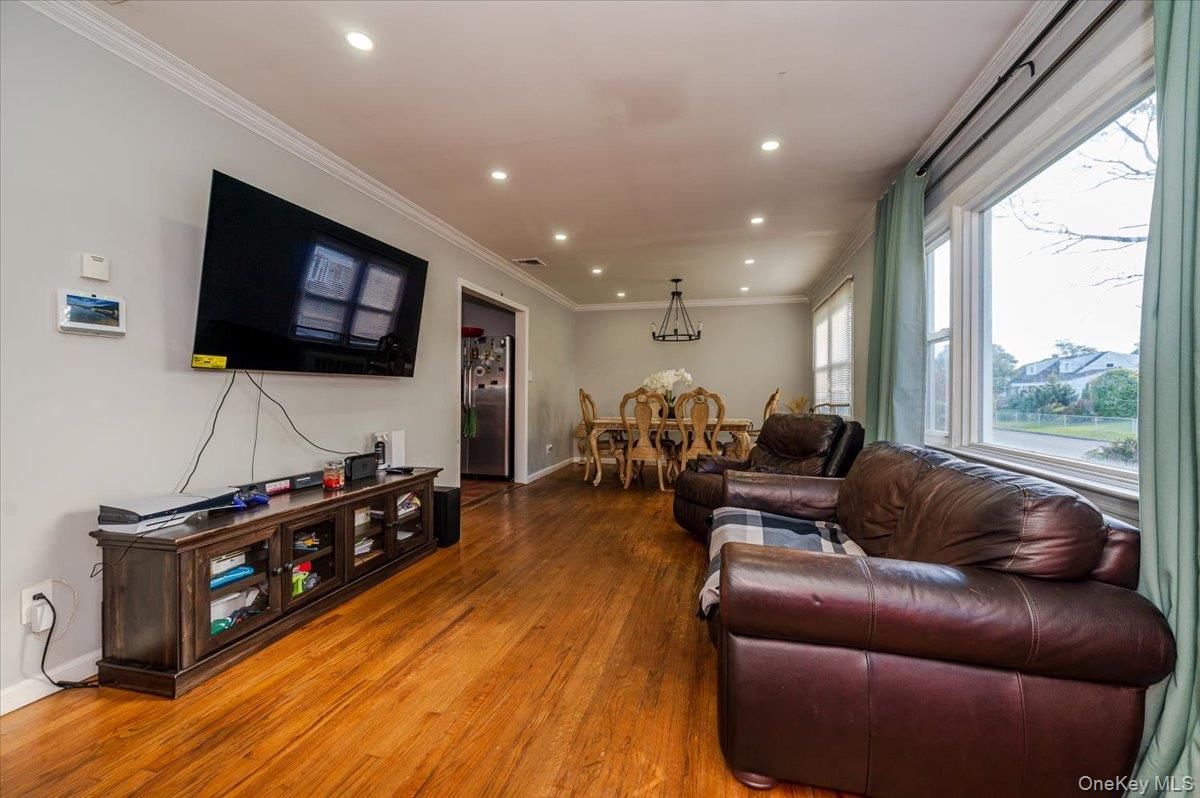 165 Tremont Road, Lindenhurst, NY 11757