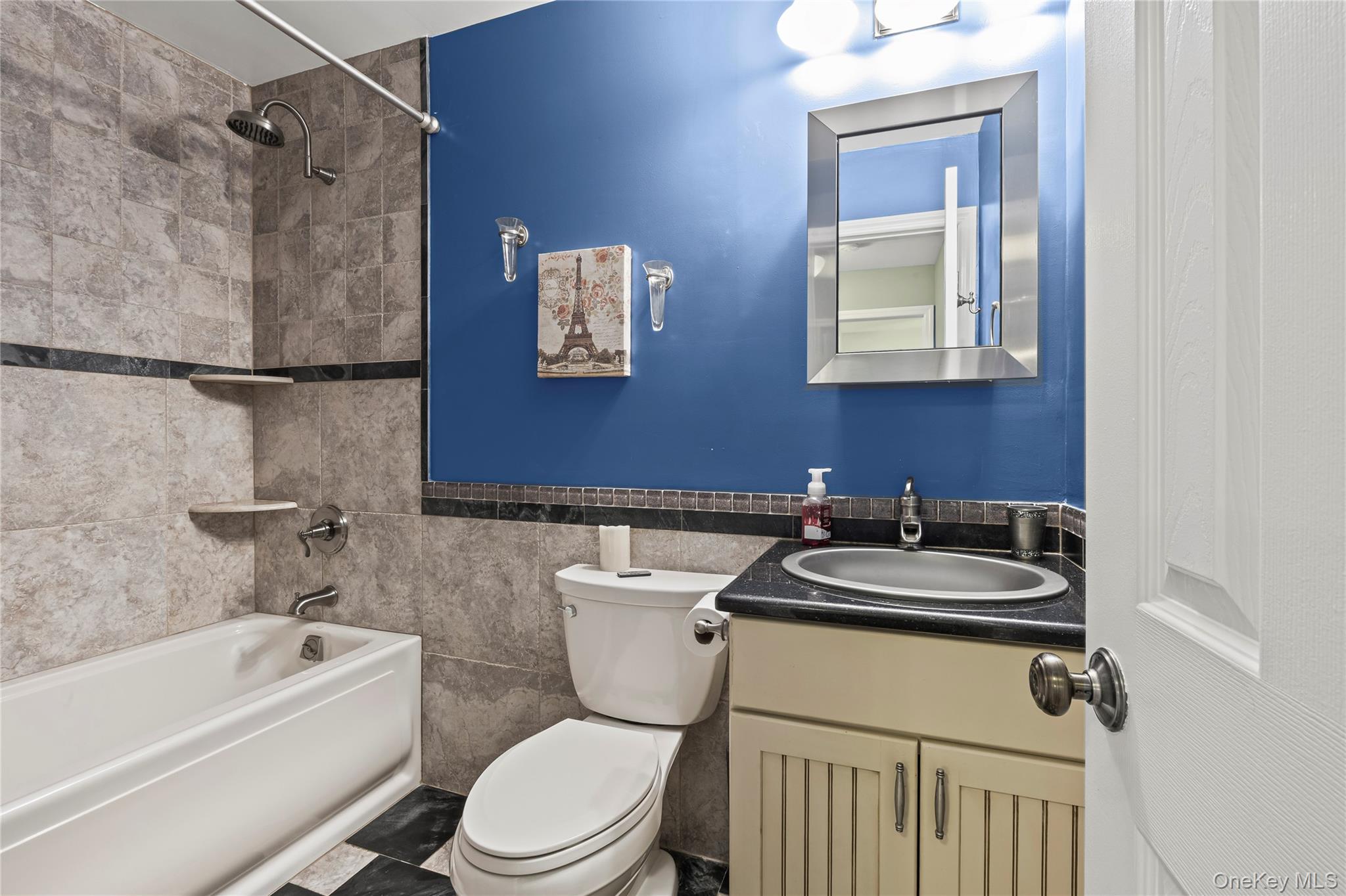 8 Potomac Court, Coram, NY 11727