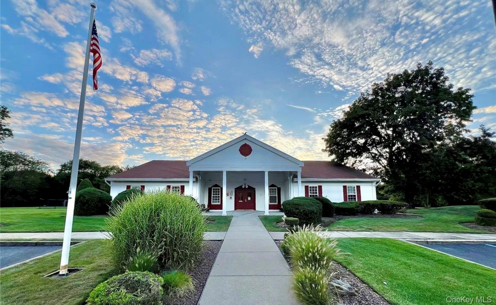 8 Potomac Court, Coram, NY 11727