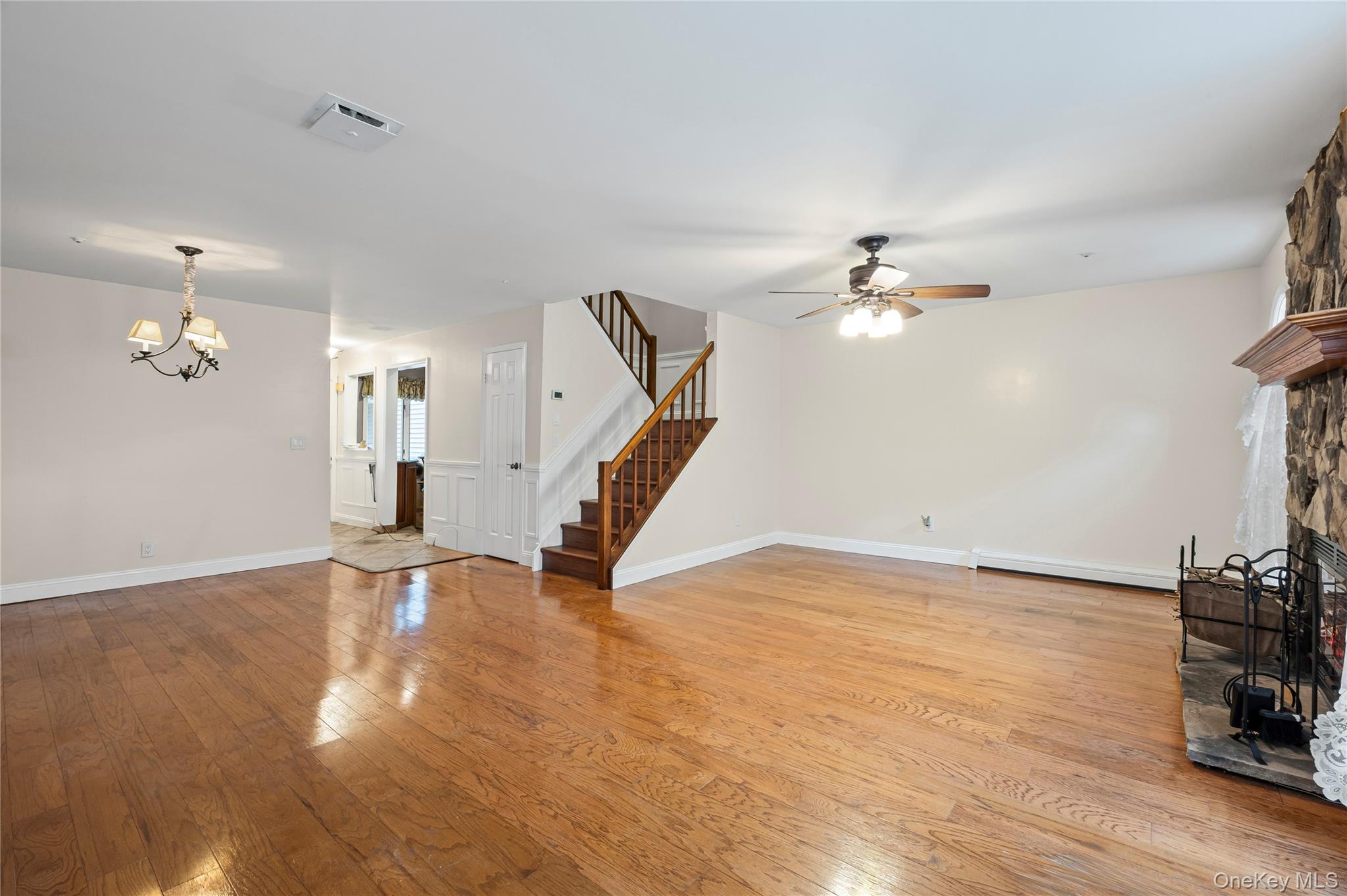 8 Potomac Court, Coram, NY 11727