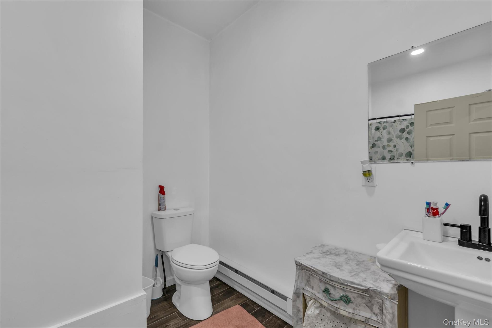 156 N Woods Road, Baiting Hollow, NY 11933