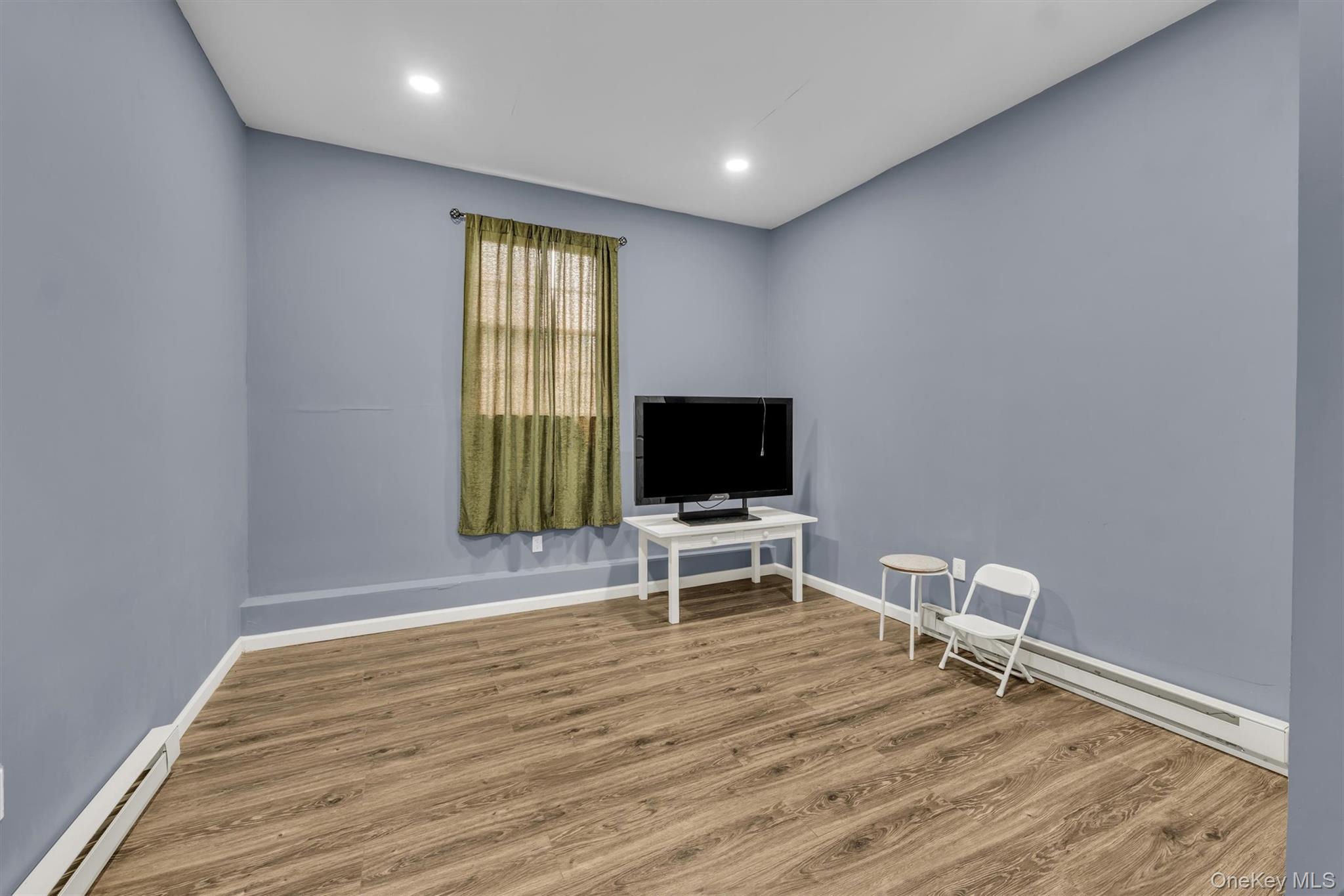 156 N Woods Road, Baiting Hollow, NY 11933