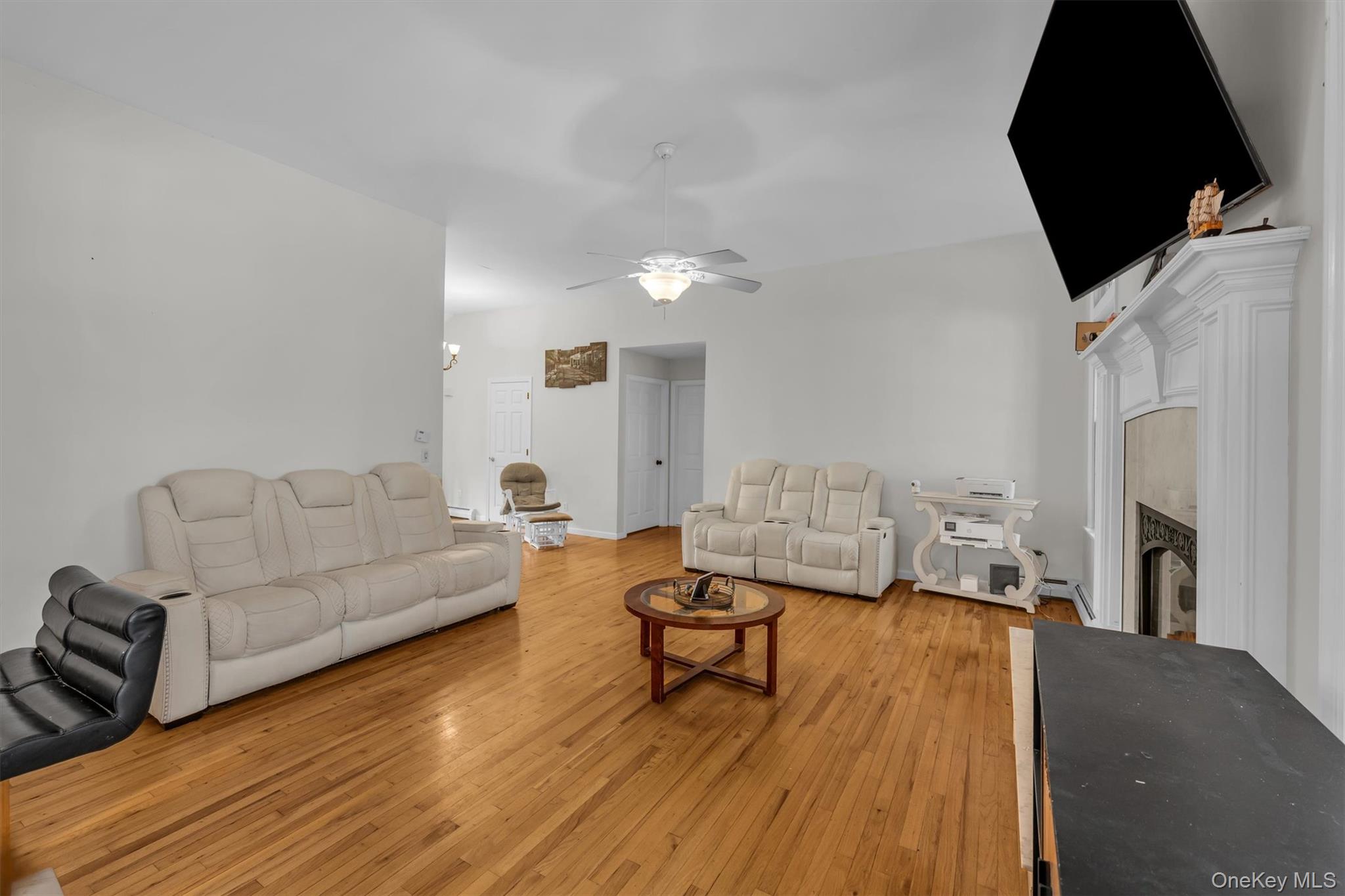 156 N Woods Road, Baiting Hollow, NY 11933