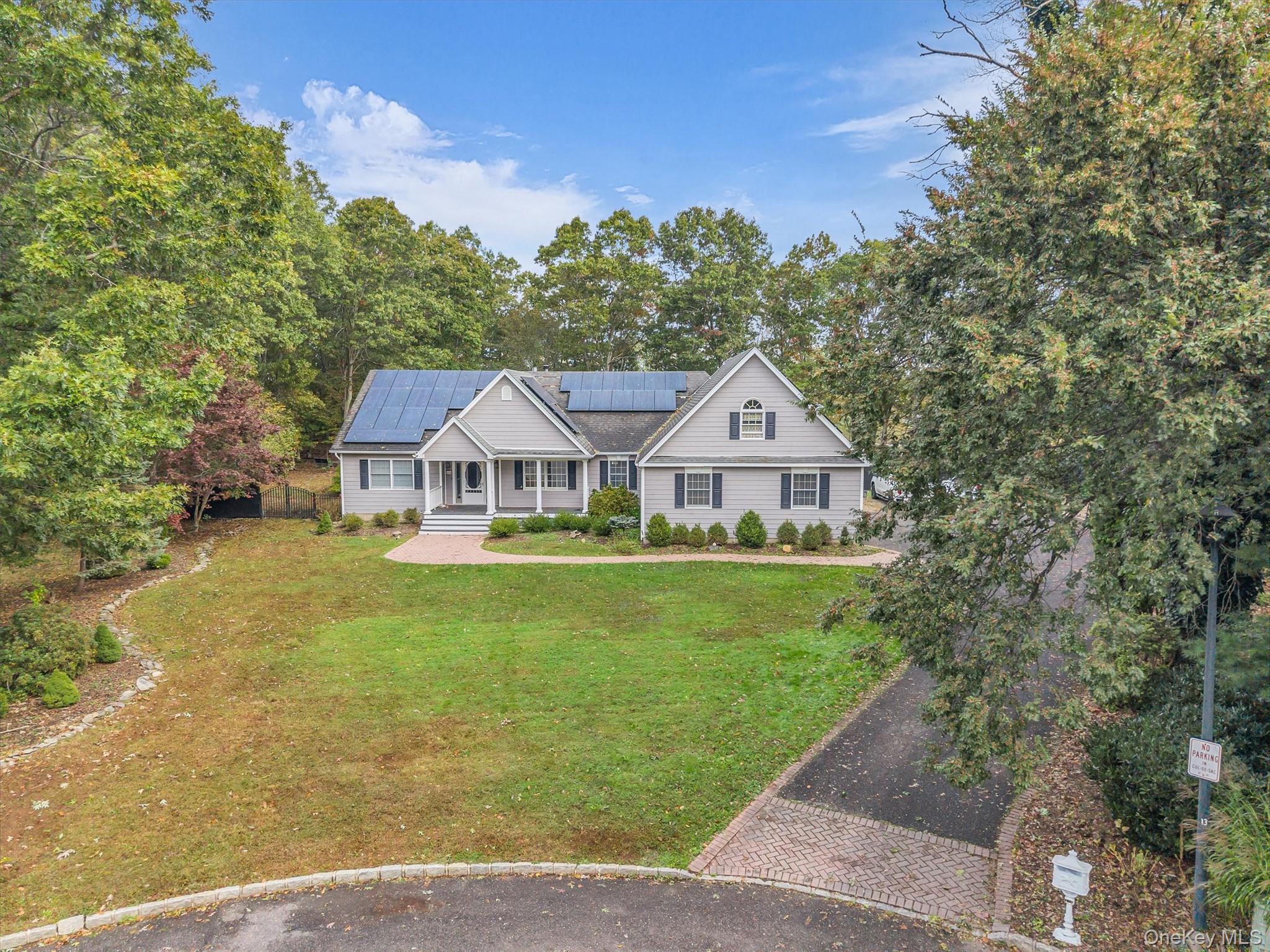 156 N Woods Road, Baiting Hollow, NY 11933