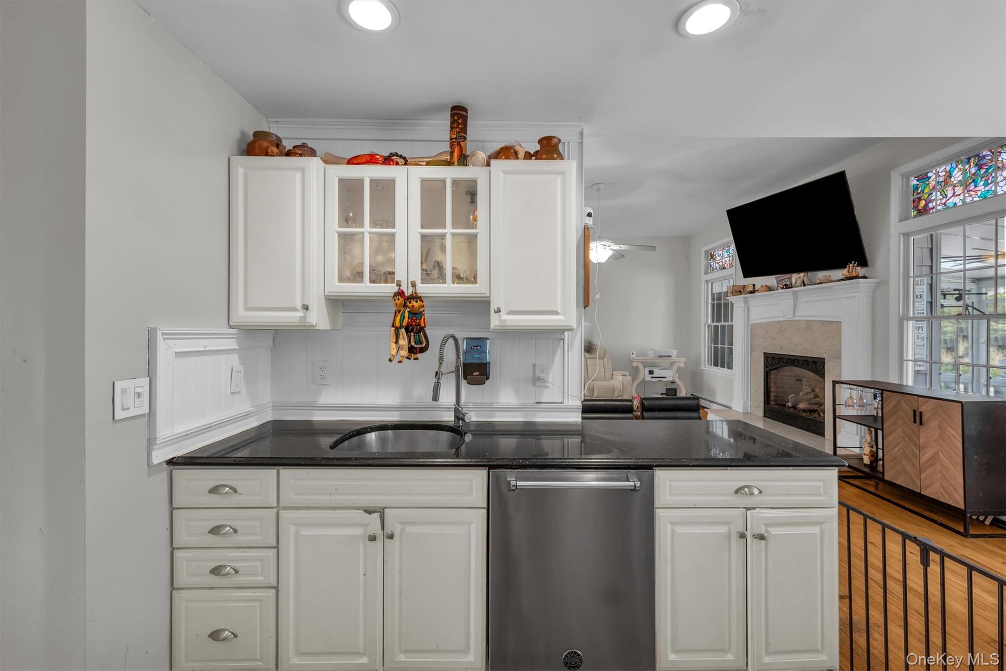 156 N Woods Road, Baiting Hollow, NY 11933