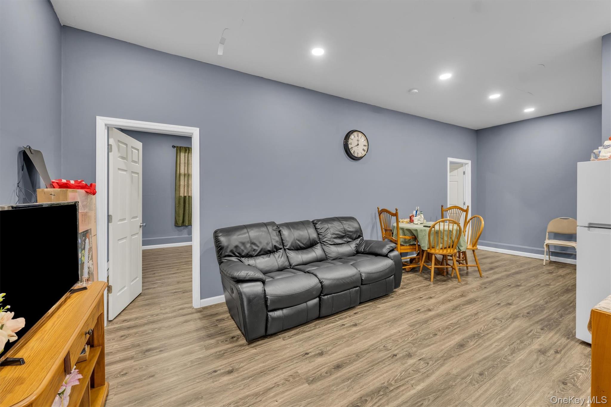 156 N Woods Road, Baiting Hollow, NY 11933