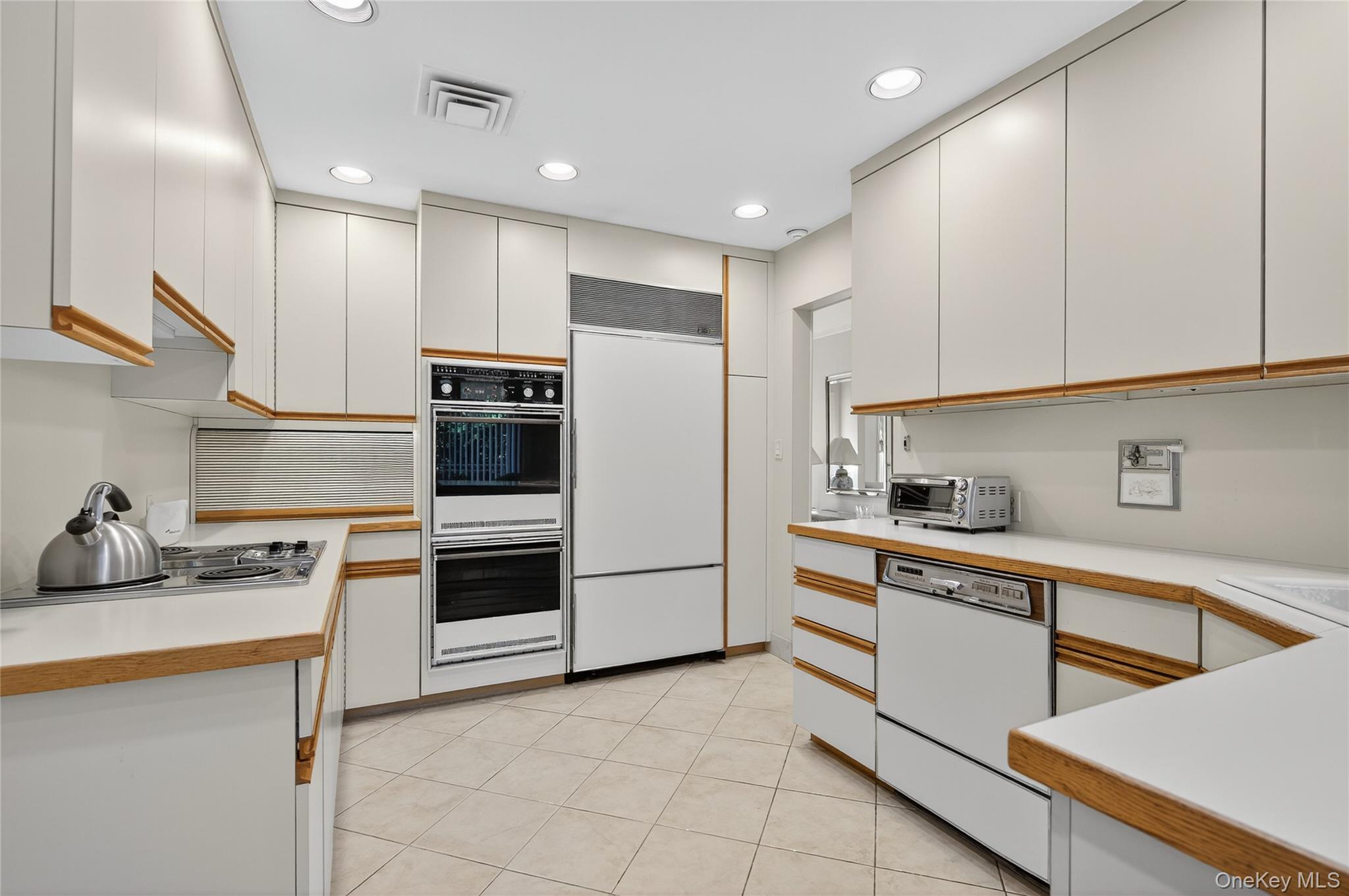 80 Walnut Drive, East Hills, NY 11576