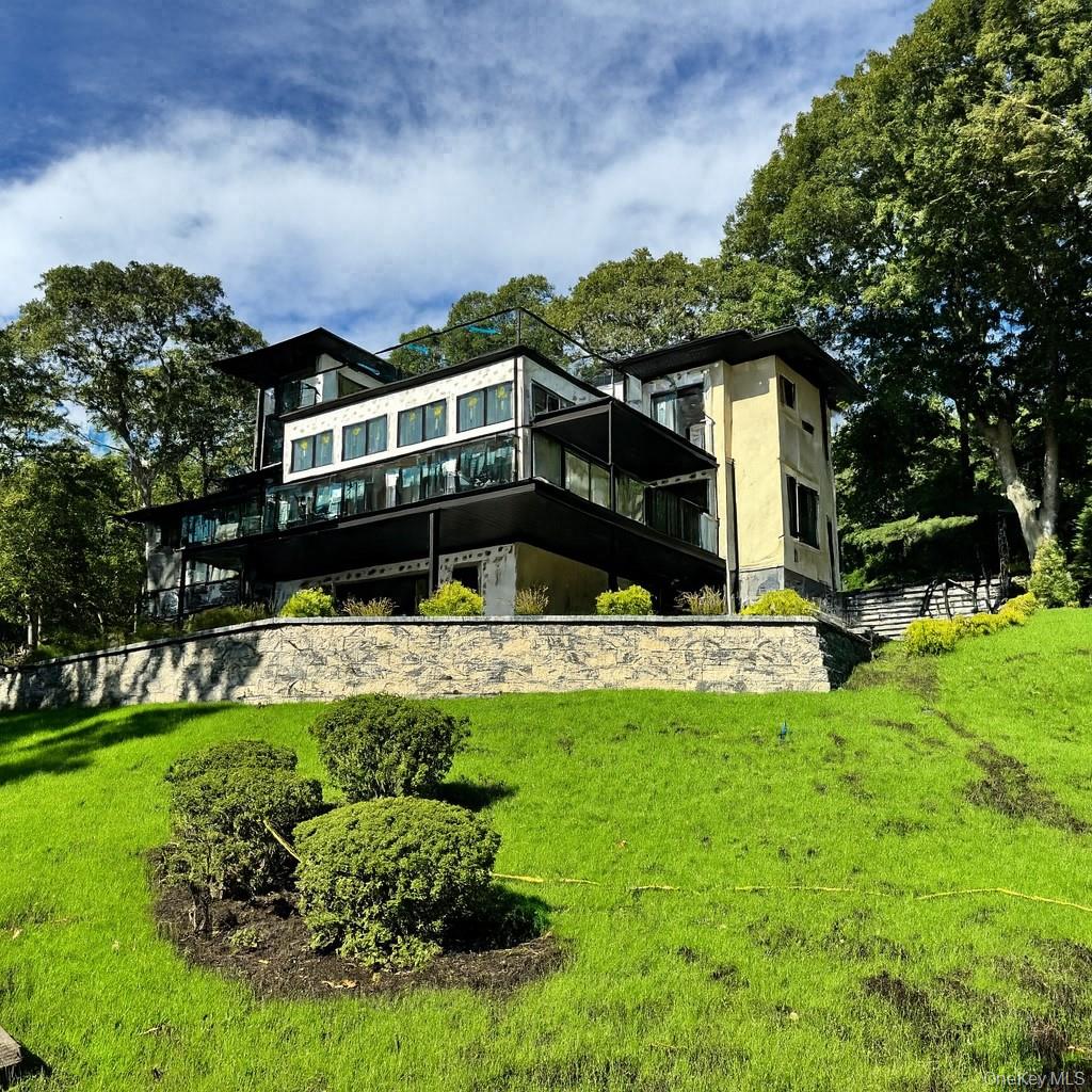 7 Riverview Terrace, Smithtown, NY 11787