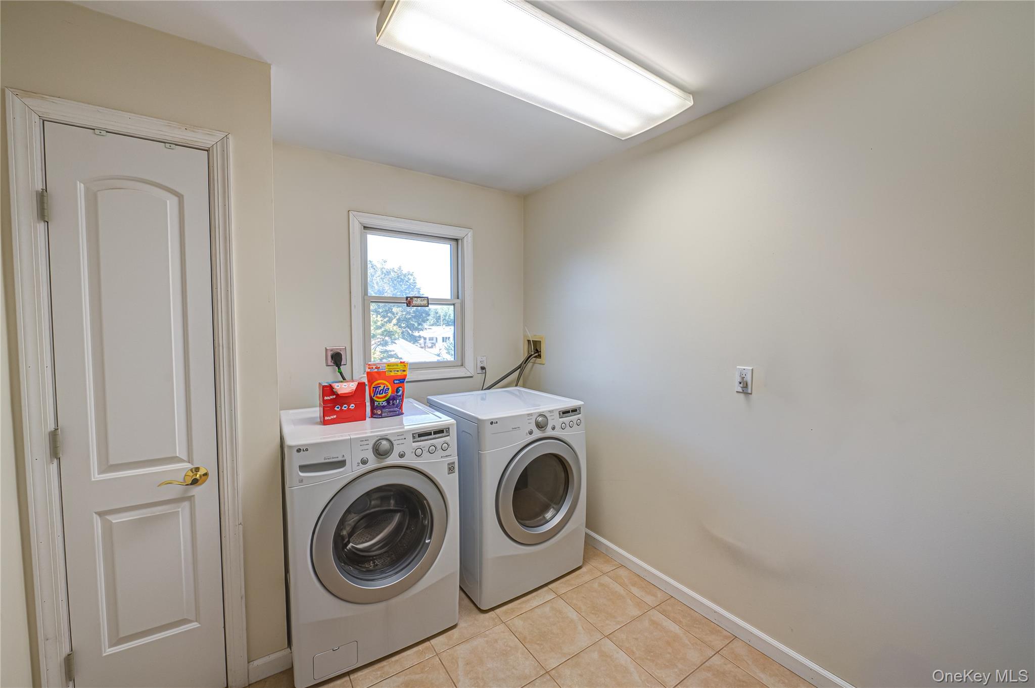 81 Kenwood Drive, Bohemia, NY 11716