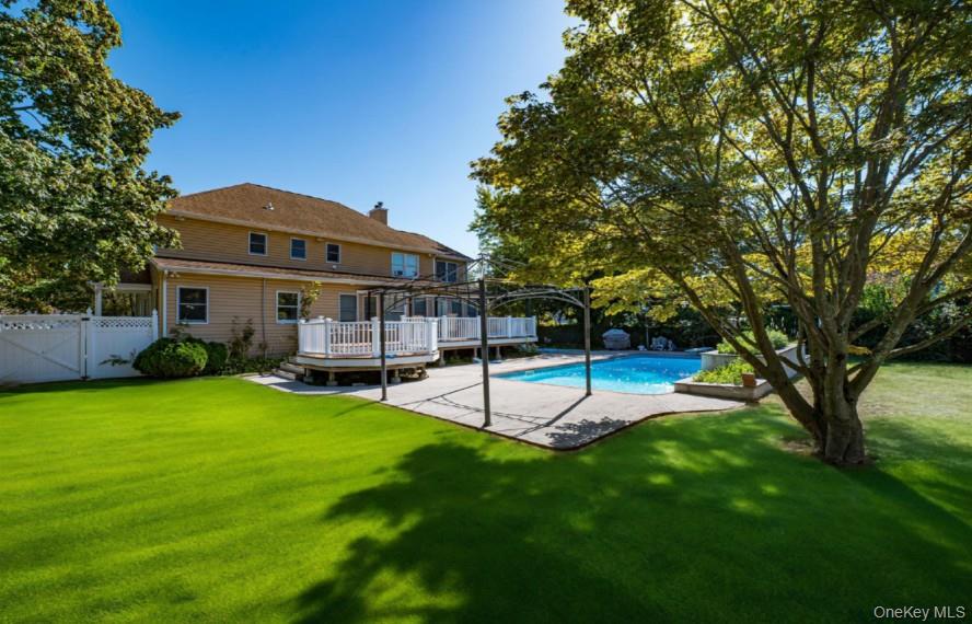 81 Kenwood Drive, Bohemia, NY 11716