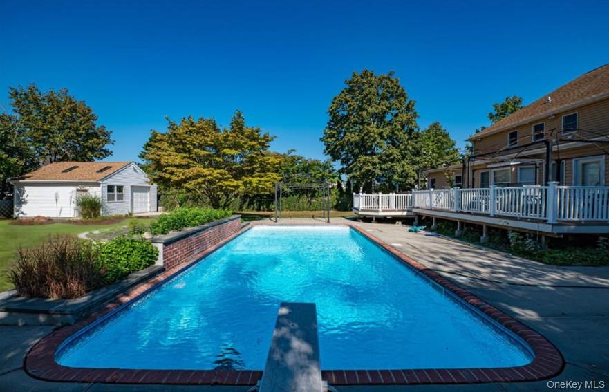 81 Kenwood Drive, Bohemia, NY 11716