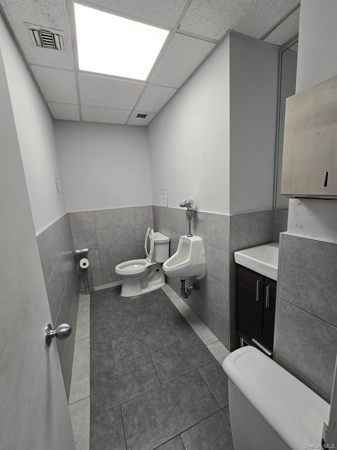 2409 41st Avenue, Astoria, NY 11101