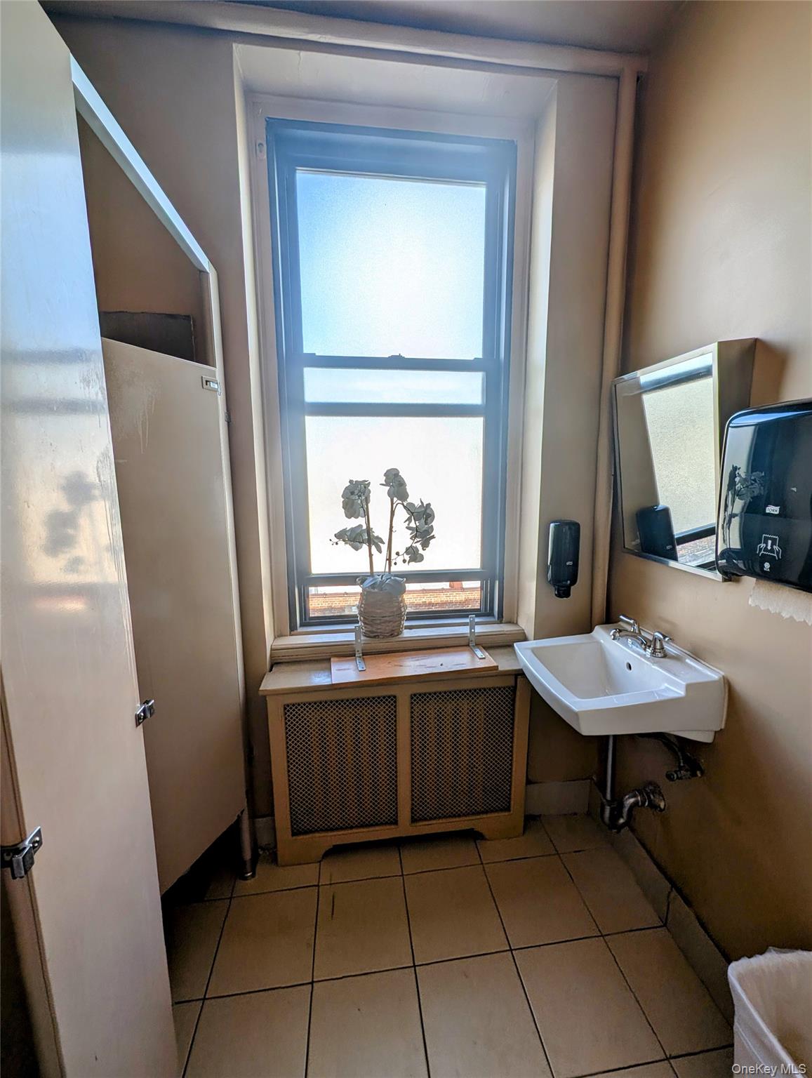 22-45 31st St 31 Street, Astoria, NY 11105