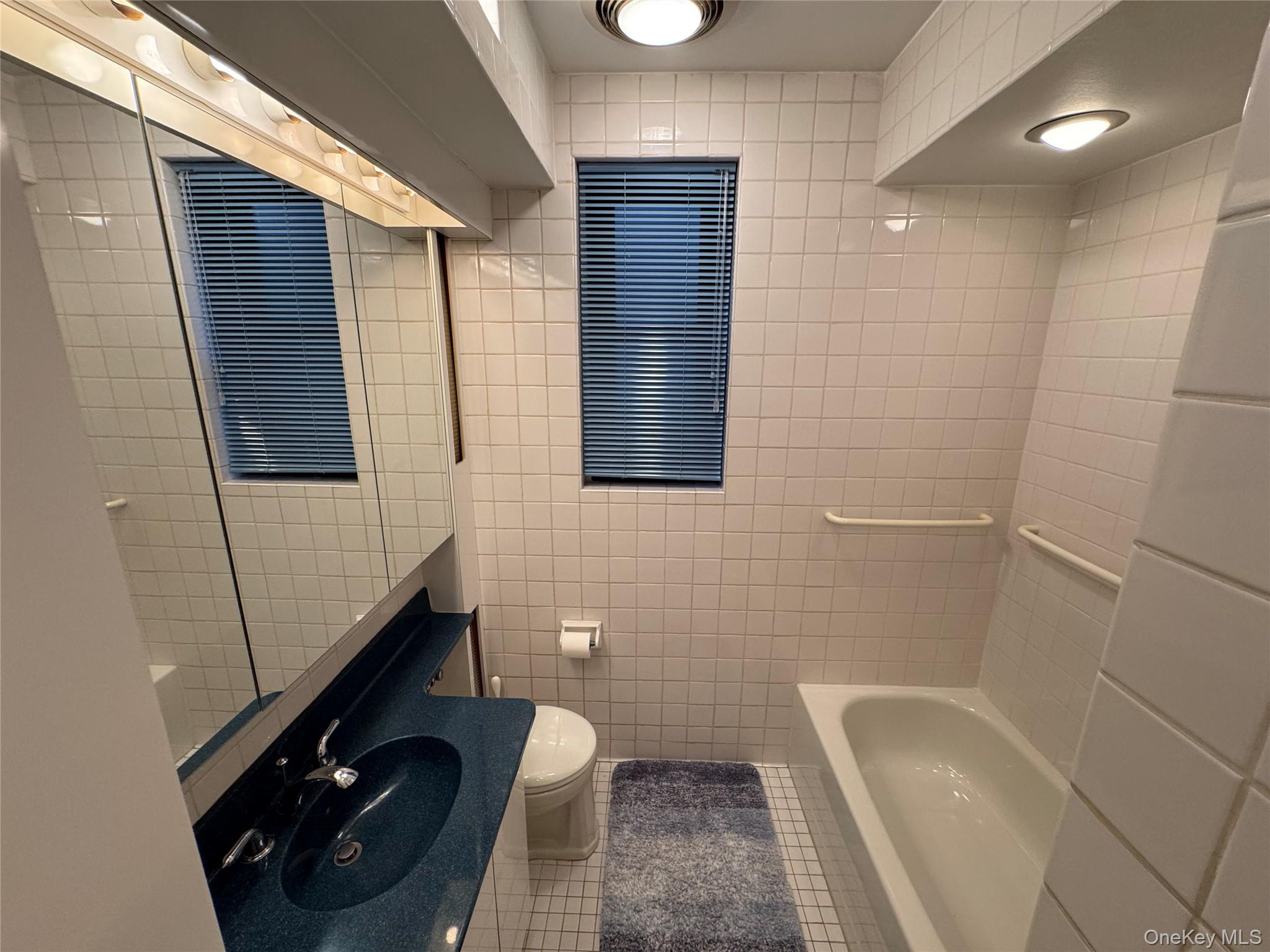 69-60 108th Street # 211, Forest Hills, NY 11375