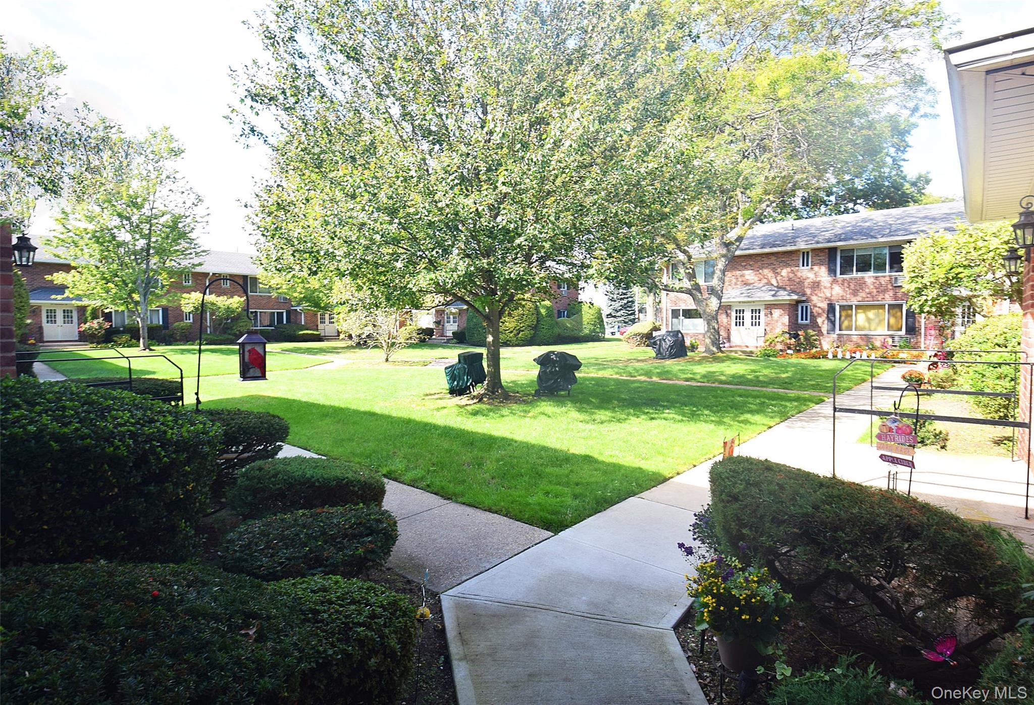 72 Edmunton Drive # B-7, North Babylon, NY 11703