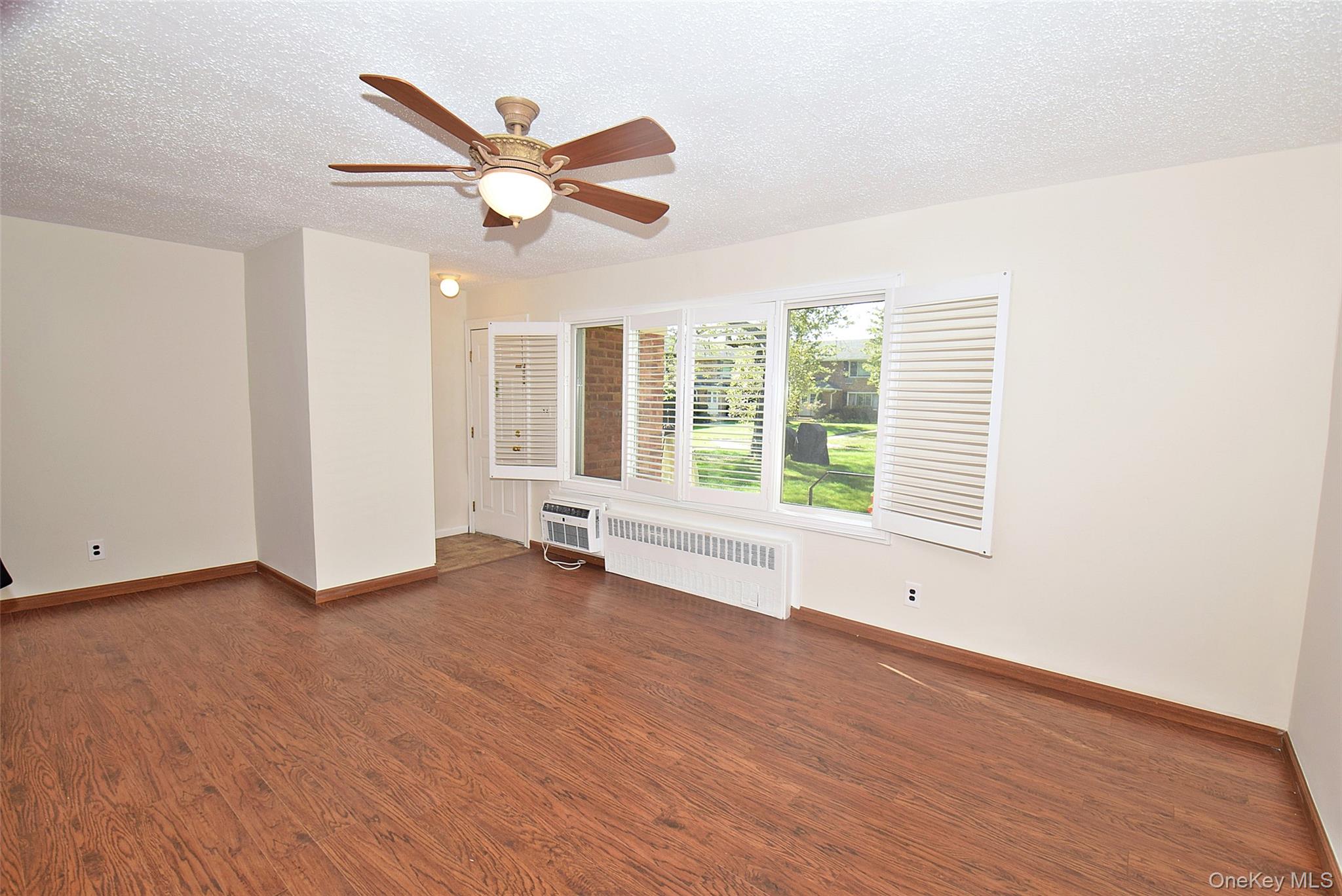 72 Edmunton Drive # B-7, North Babylon, NY 11703