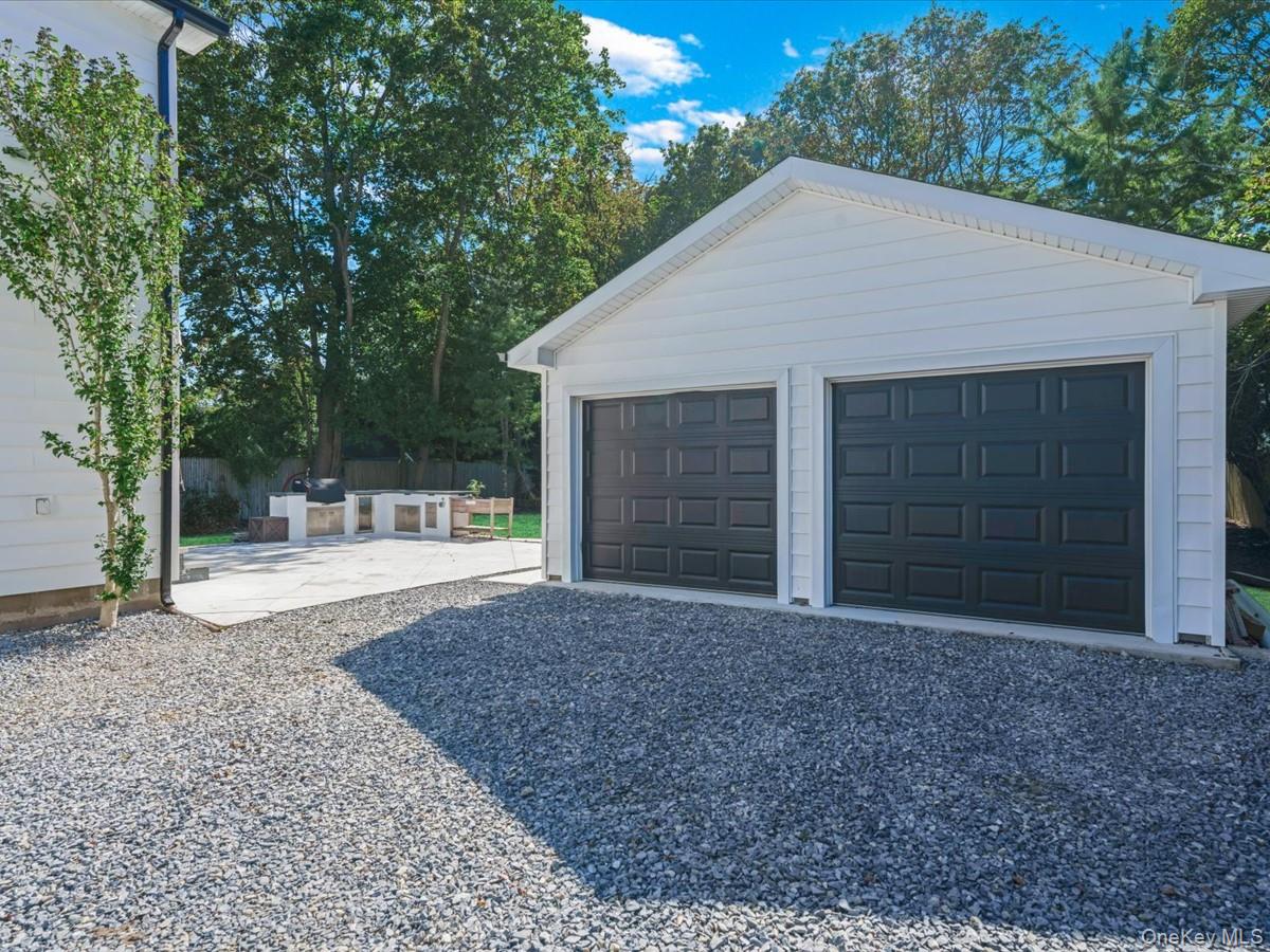 10 Smith Street, Center Moriches, NY 11934