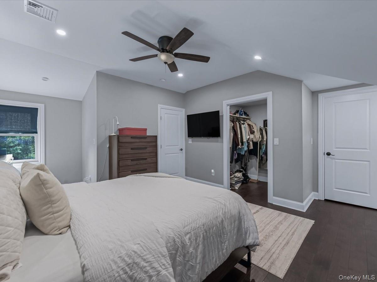 10 Smith Street, Center Moriches, NY 11934