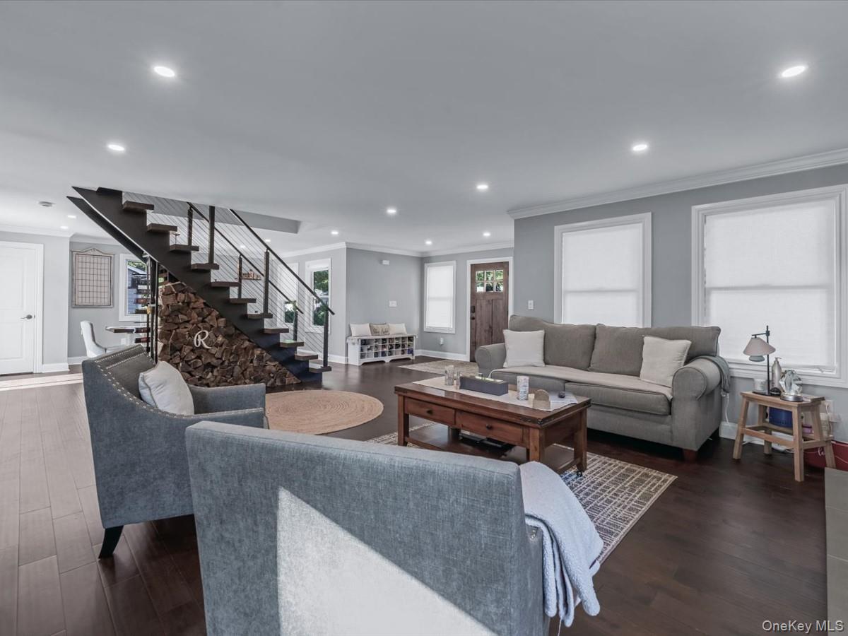 10 Smith Street, Center Moriches, NY 11934