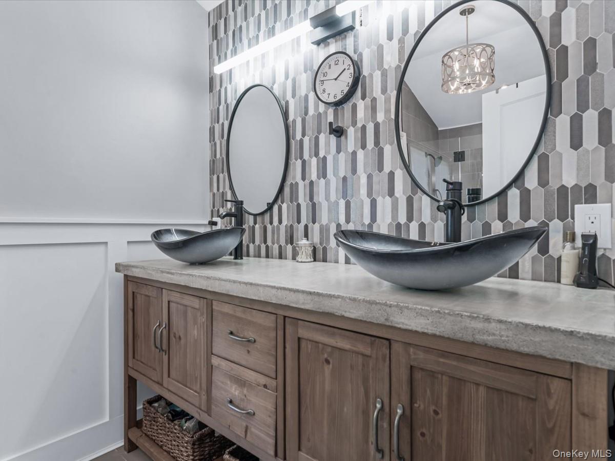 10 Smith Street, Center Moriches, NY 11934