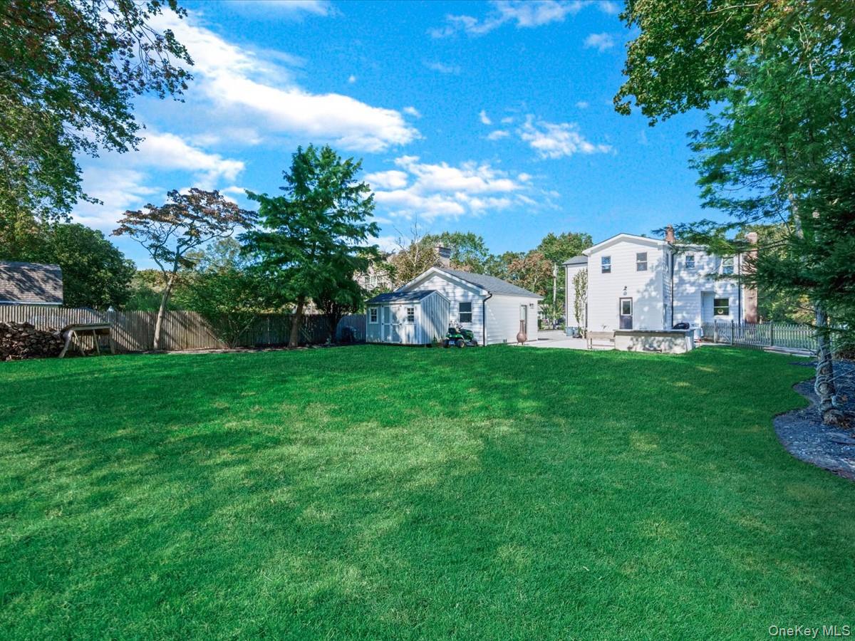 10 Smith Street, Center Moriches, NY 11934