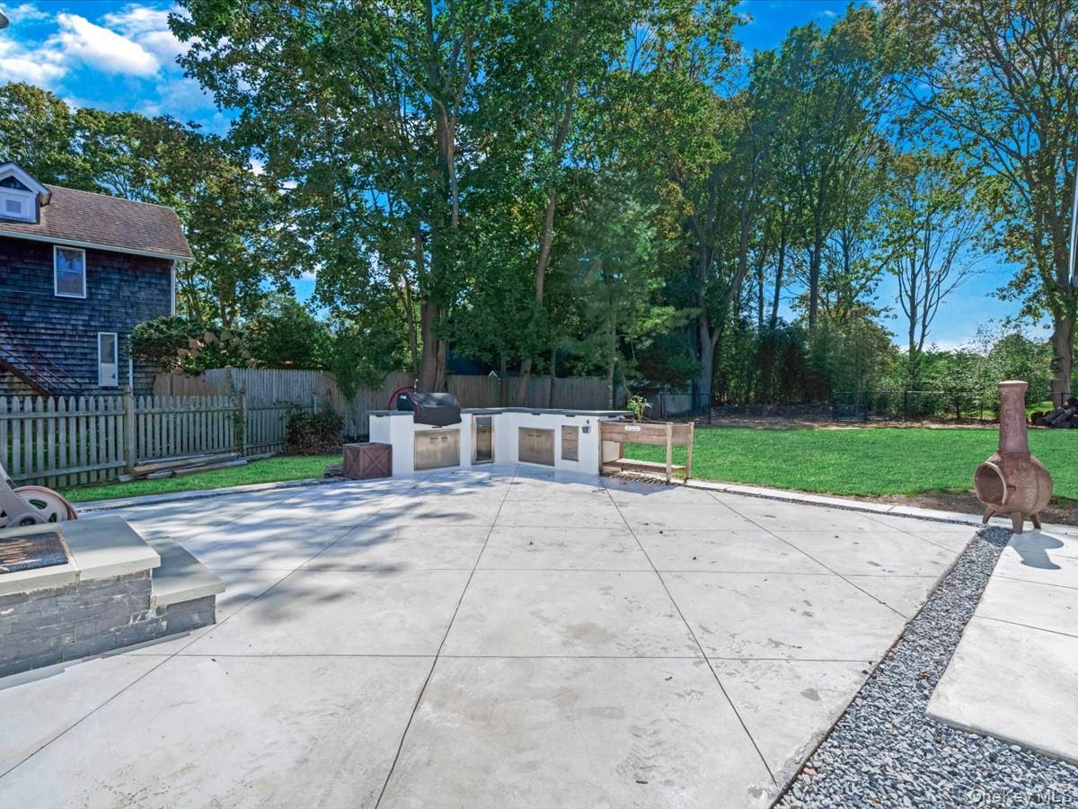 10 Smith Street, Center Moriches, NY 11934