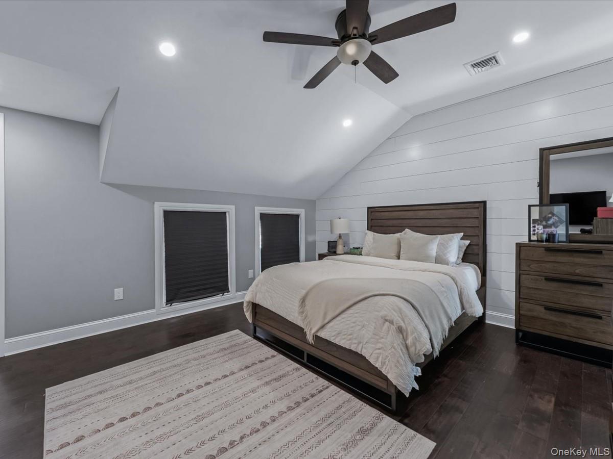 10 Smith Street, Center Moriches, NY 11934