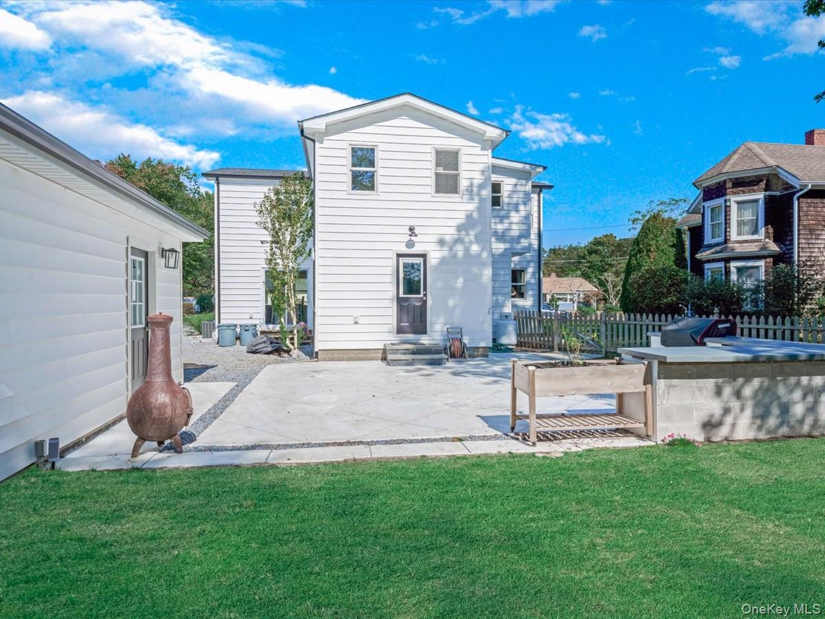 10 Smith Street, Center Moriches, NY 11934