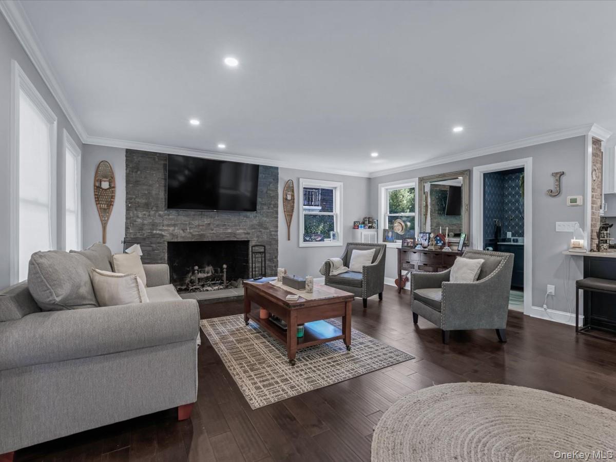 10 Smith Street, Center Moriches, NY 11934