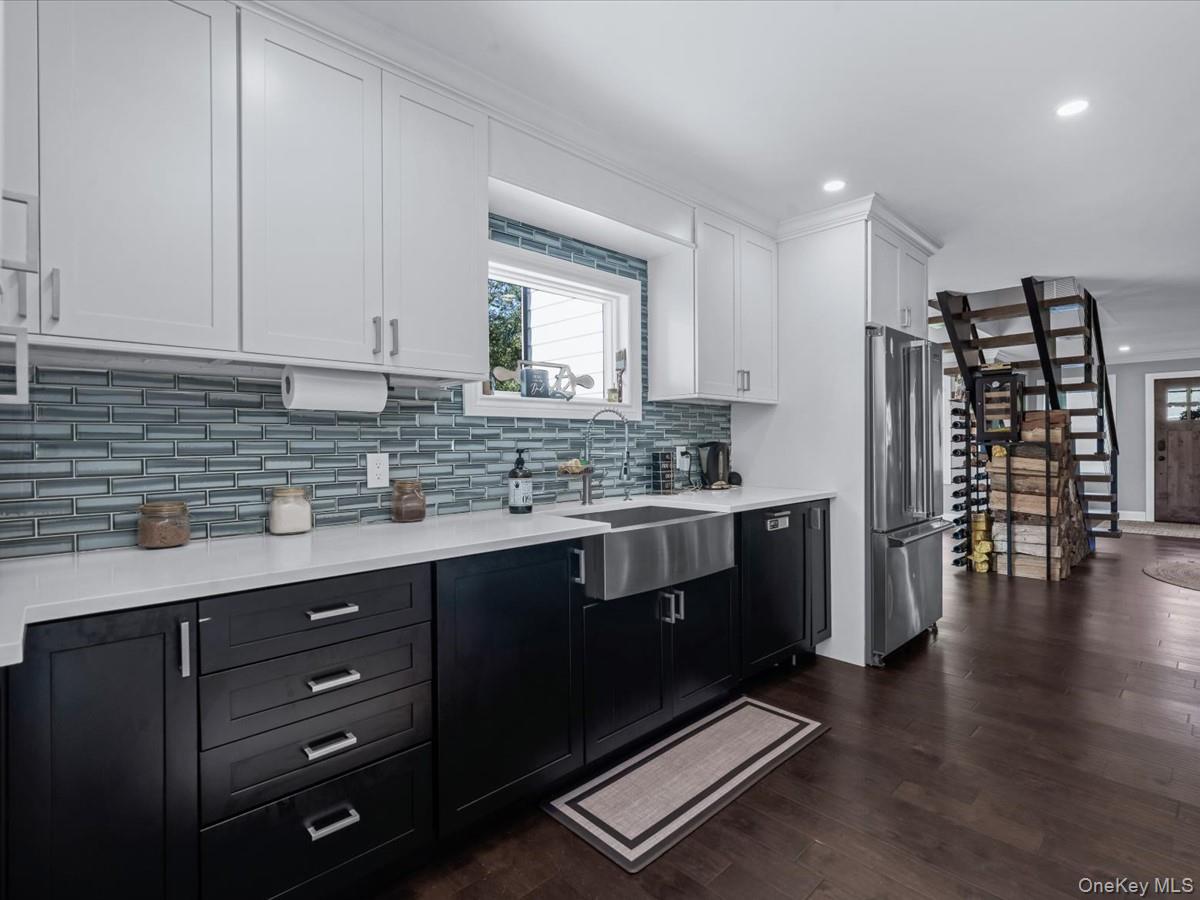 10 Smith Street, Center Moriches, NY 11934