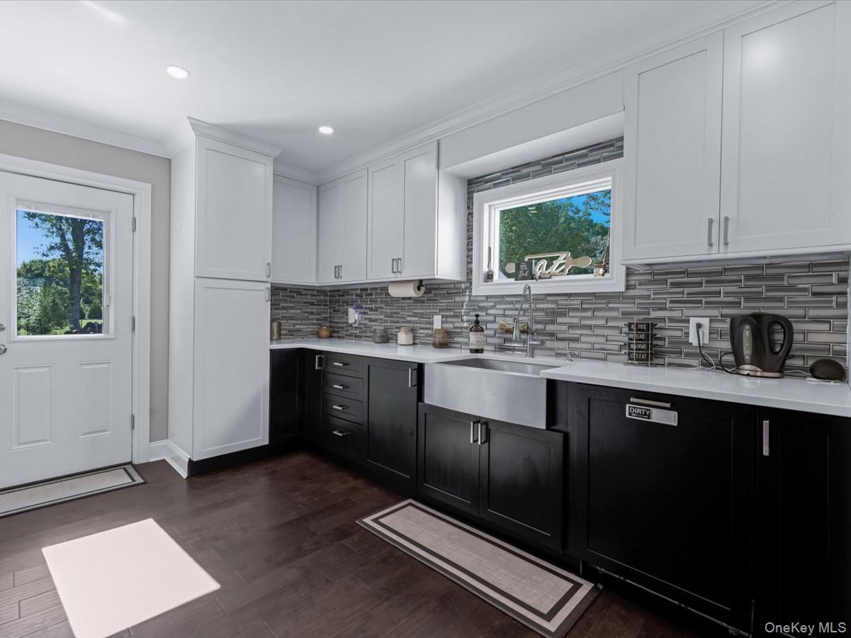 10 Smith Street, Center Moriches, NY 11934