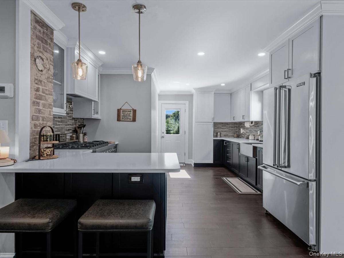 10 Smith Street, Center Moriches, NY 11934