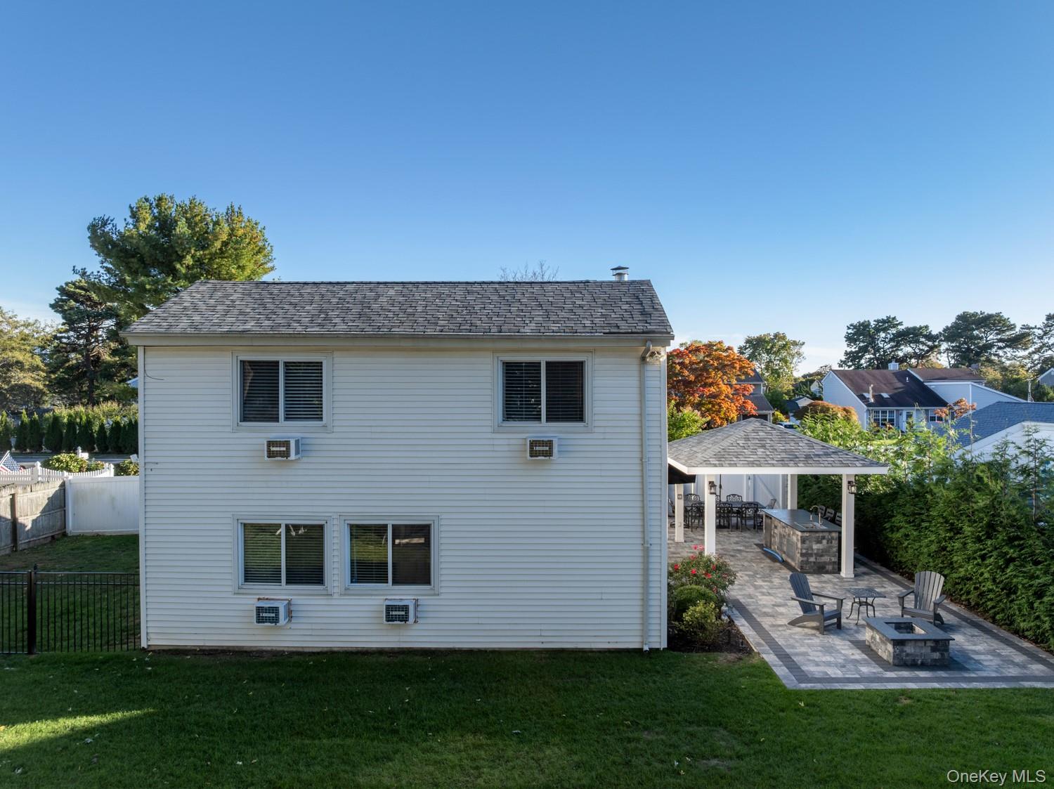 19 Carson Lane, Medford, NY 11763