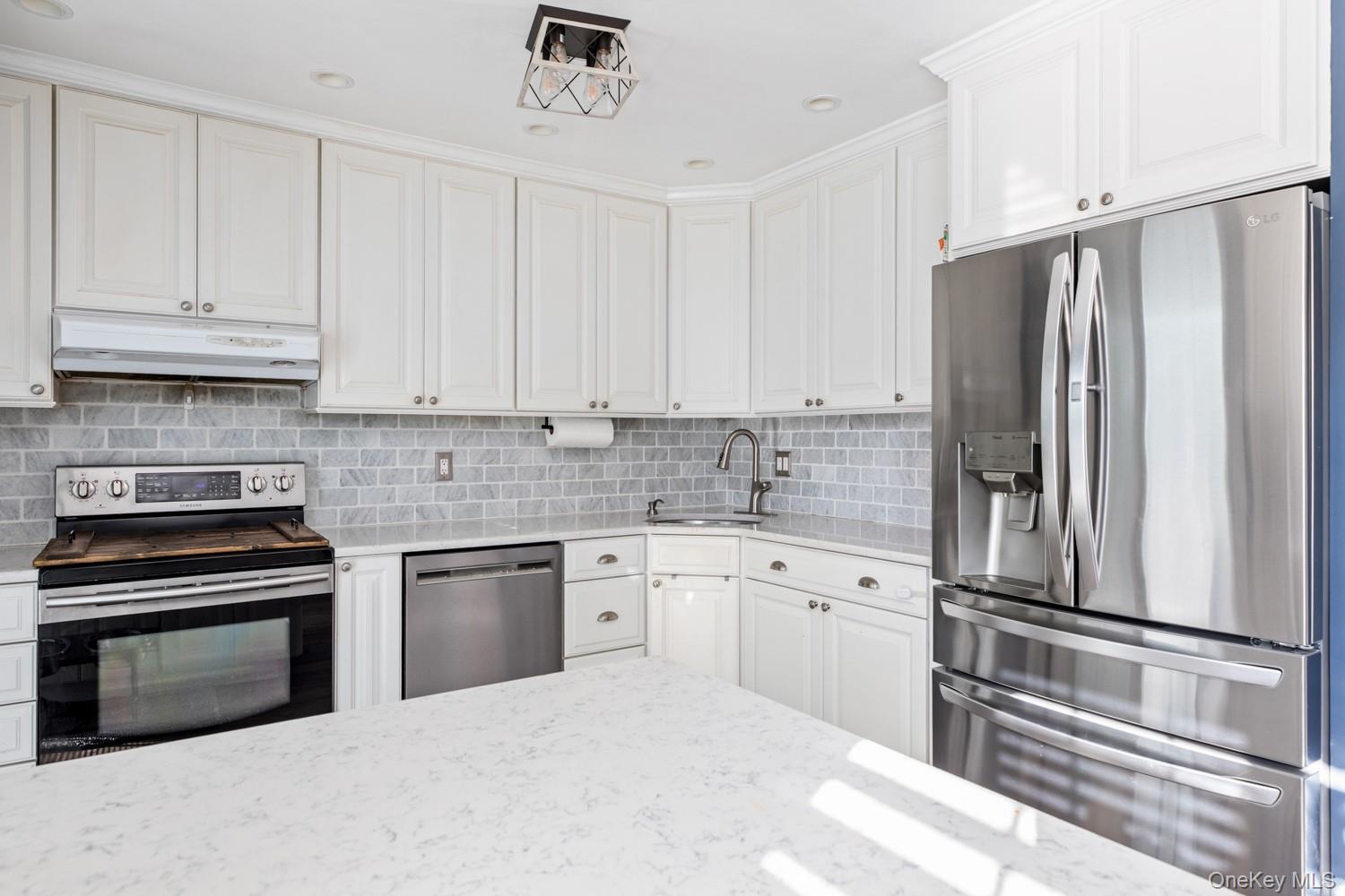 19 Carson Lane, Medford, NY 11763