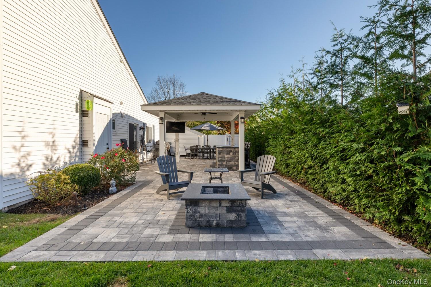 19 Carson Lane, Medford, NY 11763