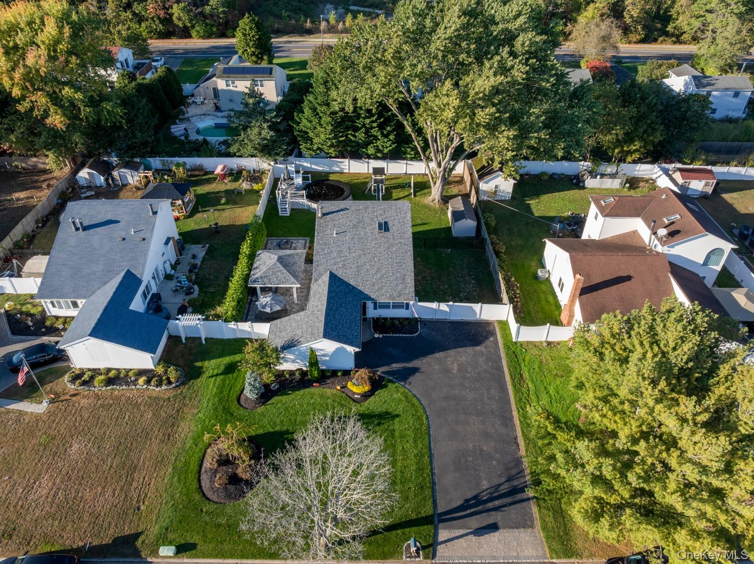 19 Carson Lane, Medford, NY 11763