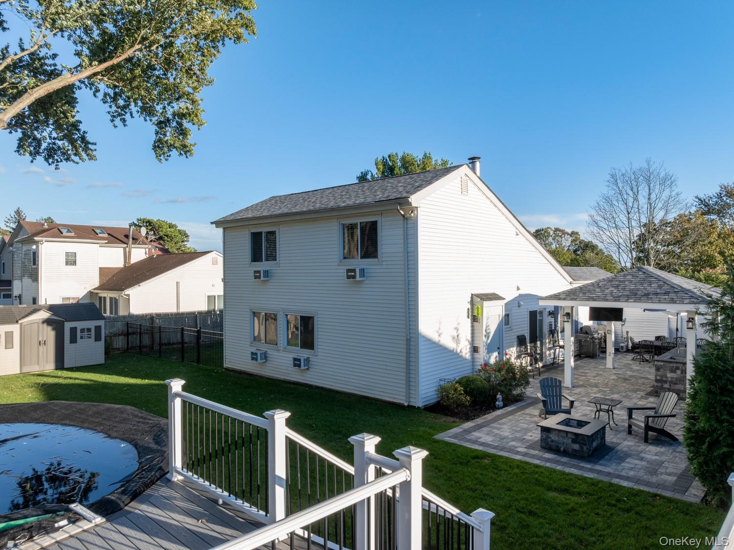 19 Carson Lane, Medford, NY 11763