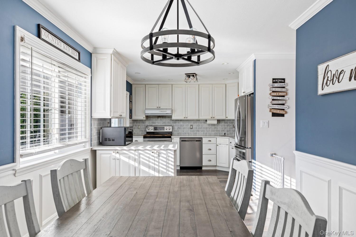 19 Carson Lane, Medford, NY 11763