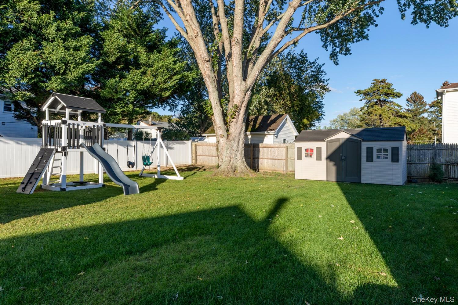 19 Carson Lane, Medford, NY 11763