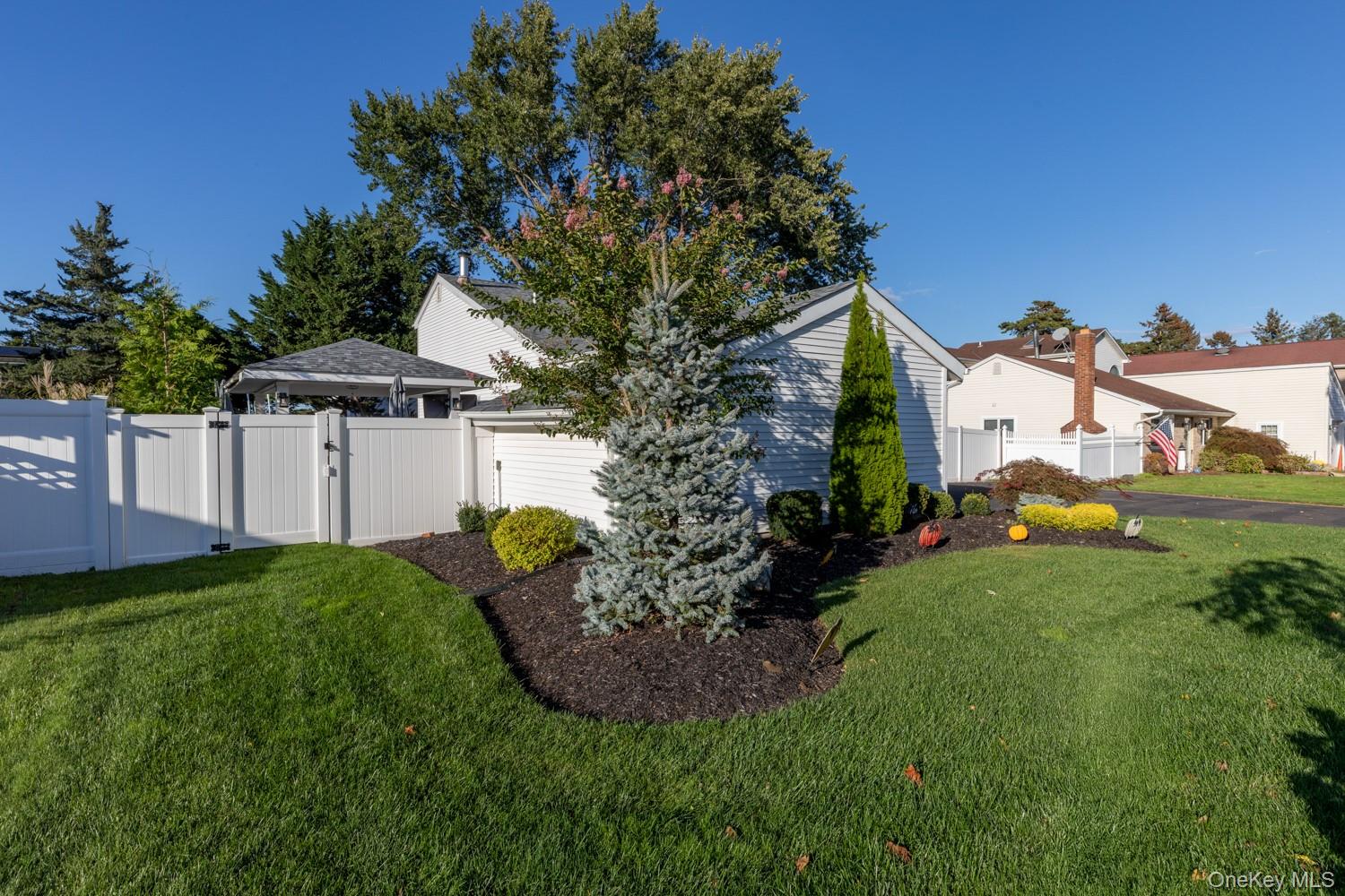 19 Carson Lane, Medford, NY 11763