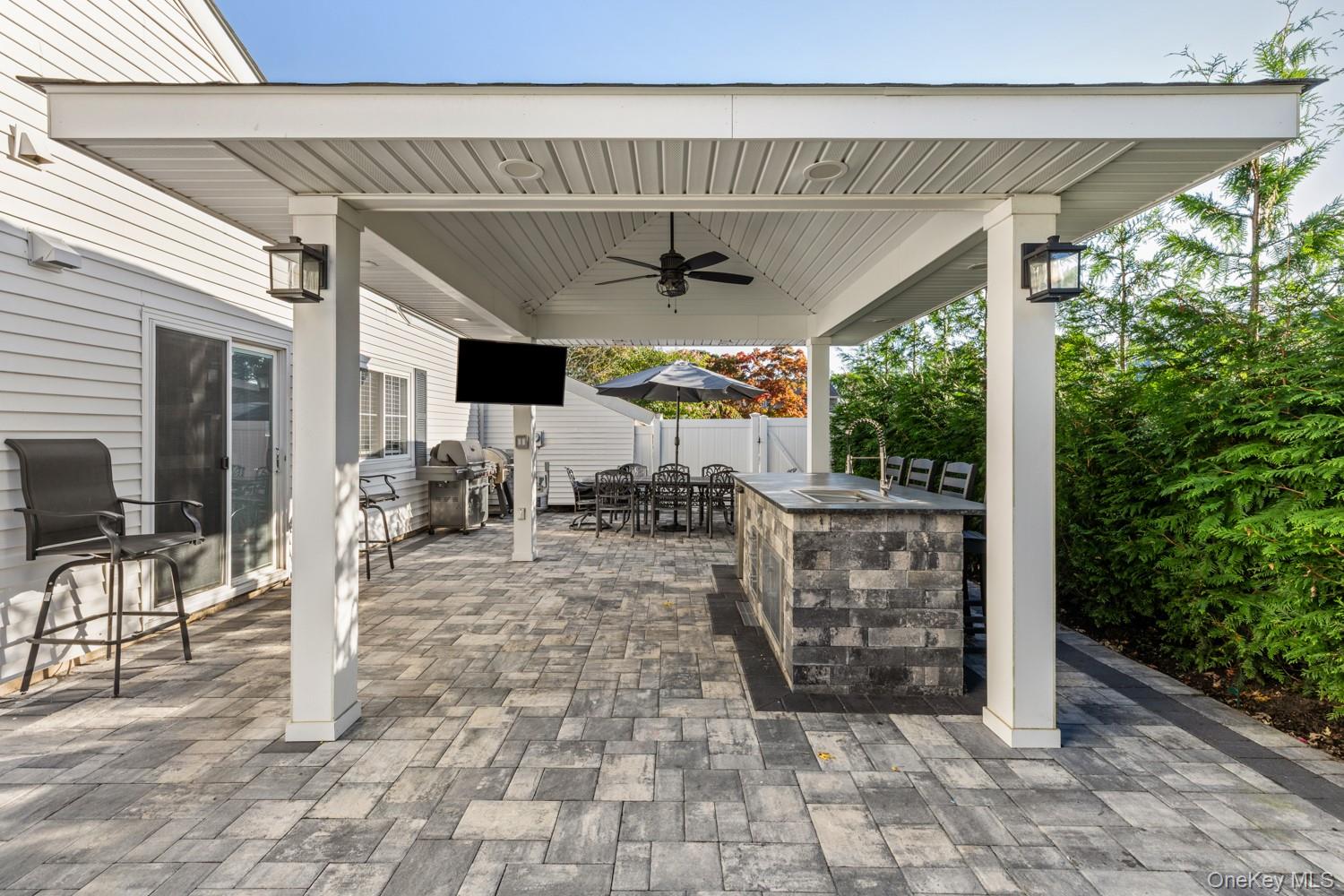 19 Carson Lane, Medford, NY 11763