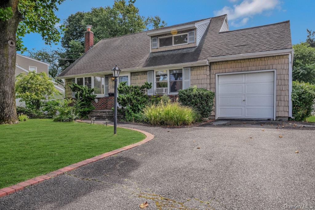 170 Wickfield Lane, North Babylon, NY 11703