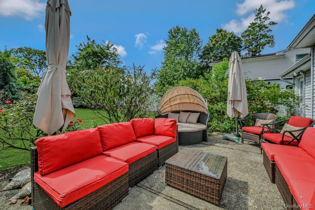 170 Wickfield Lane, North Babylon, NY 11703