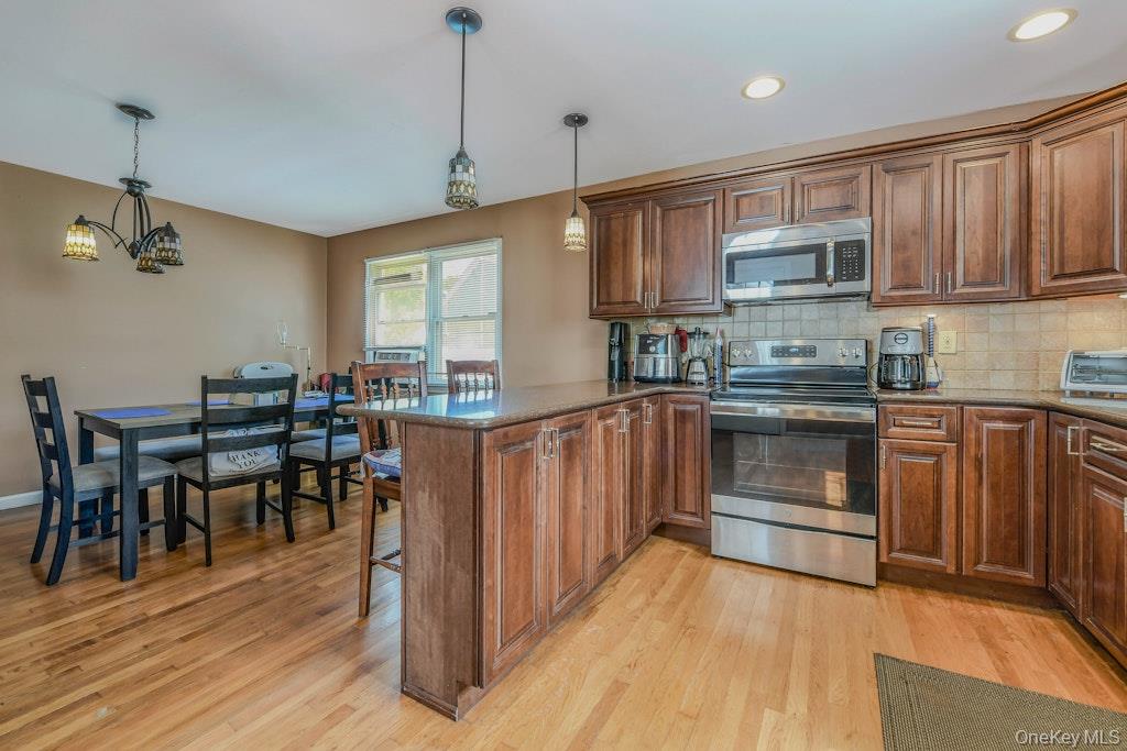 170 Wickfield Lane, North Babylon, NY 11703